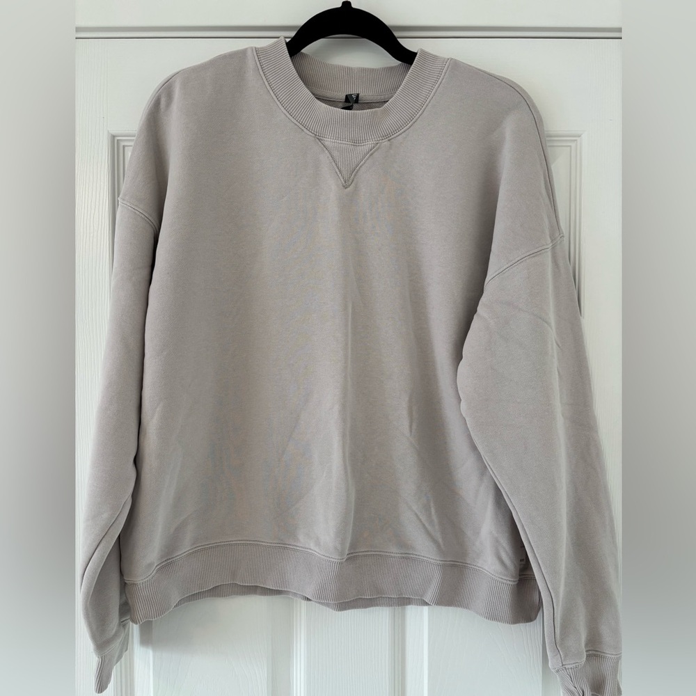 Vuori Women's Medium Tan Sweatshirt